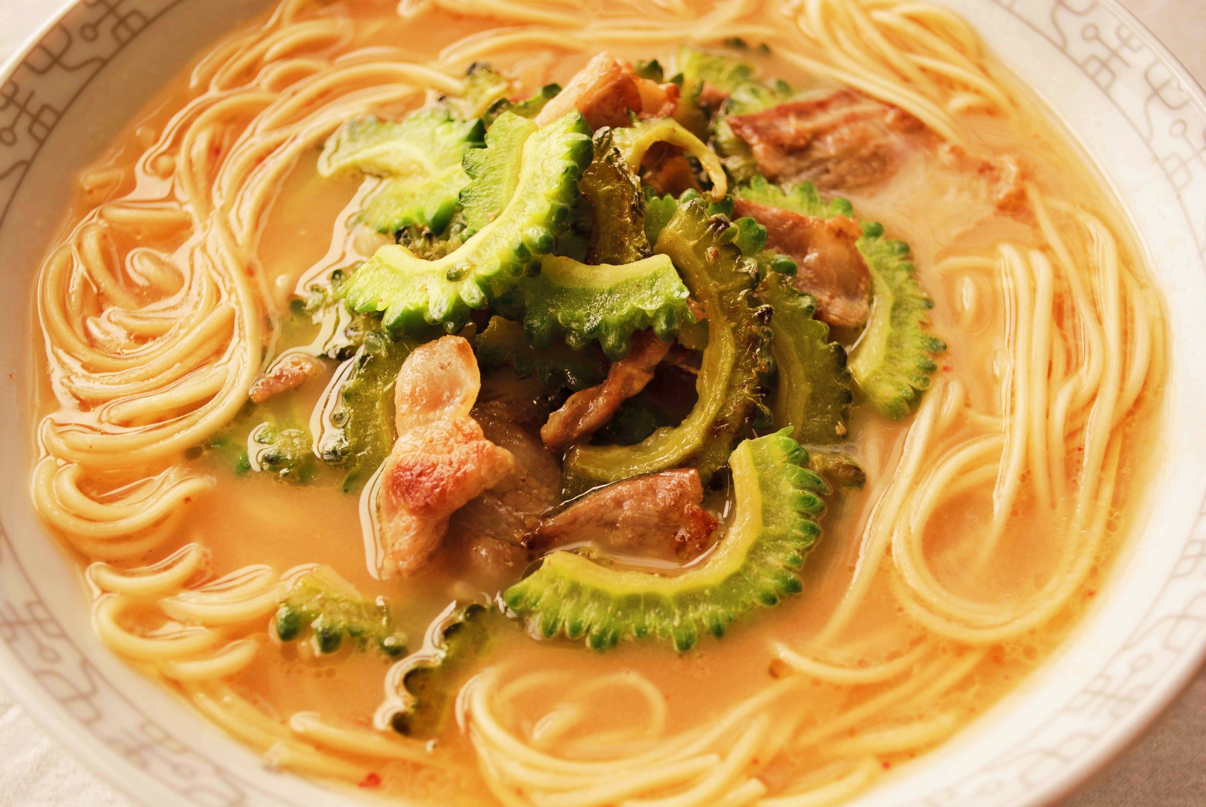 本場九州とんこつラーメン!一味唐辛子・大蒜入り【ピリ辛旨 ゆず風味!とんこつ先生味(6人前)】セット