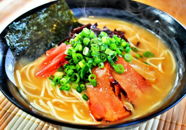 本場九州とんこつラーメン！【特選3種スープ（博多風・久留米豚骨醤油・ピリ辛）食べ比べ（6人前）】セット